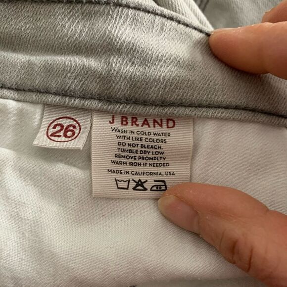 J brand light gray distressed jeans, great shape, Made in California, size 26 - Picture 10 of 10